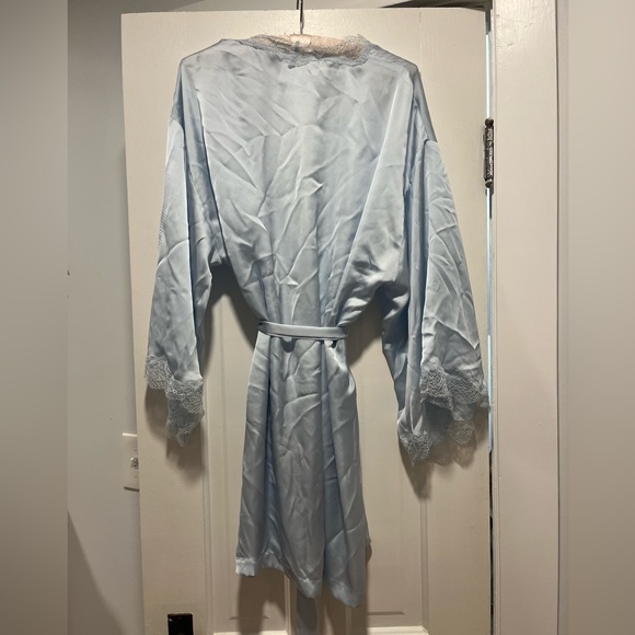 Victoria’s Secret robe - Picture 4 of 4